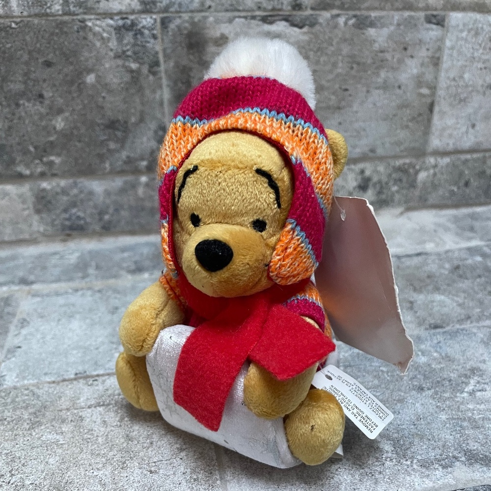 ❤️ DISNEY STORE WINNIE THE POOH PULL SLED PLUSH NEW